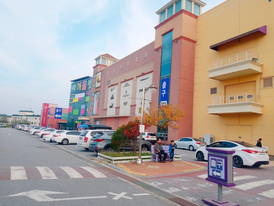 Nepa Outlet's First Village Super Bargain Sale! Unbelievably Cheap Prices!
