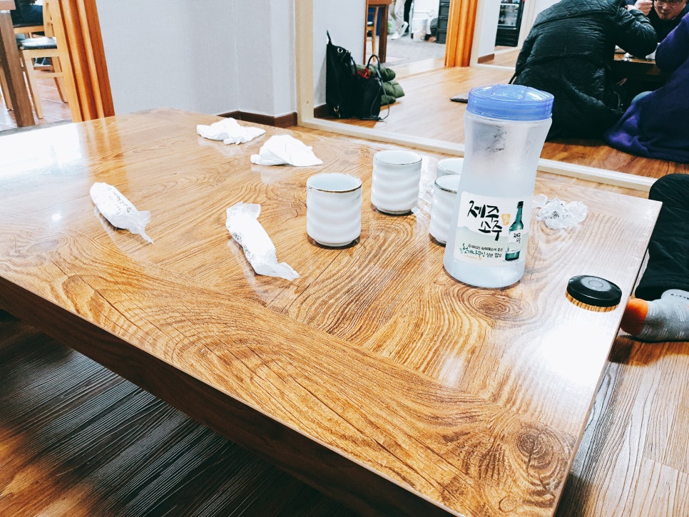 Jeju Travel with a 16-Month-Old: Doduhenyeo's House, Abalone Cold Soup, Sashimi Rice Bowl, and Abalone Porridge - Day 1 photo 5