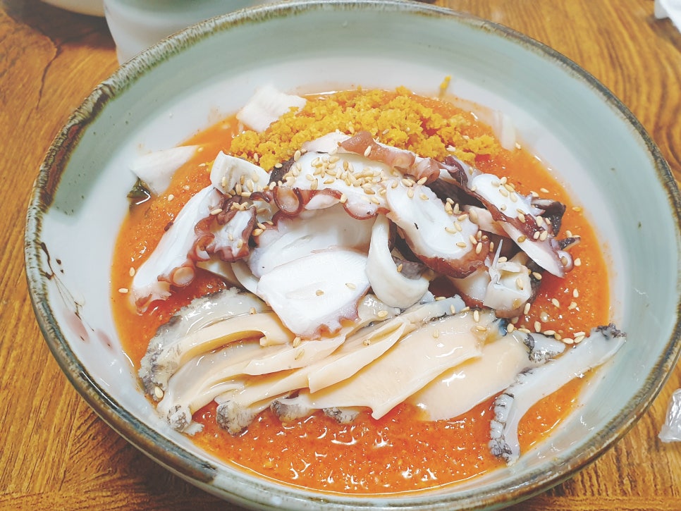 Jeju Travel with a 16-Month-Old: Doduhenyeo's House, Abalone Cold Soup, Sashimi Rice Bowl, and Abalone Porridge - Day 1 photo 8