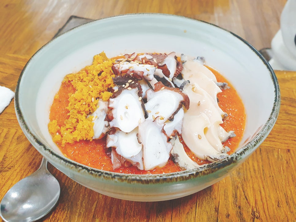 Jeju Travel with a 16-Month-Old: Doduhenyeo's House, Abalone Cold Soup, Sashimi Rice Bowl, and Abalone Porridge - Day 1 photo 10