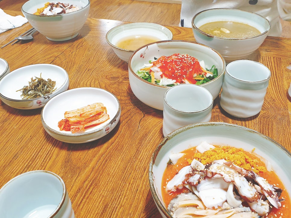 Jeju Travel with a 16-Month-Old: Doduhenyeo's House, Abalone Cold Soup, Sashimi Rice Bowl, and Abalone Porridge - Day 1 photo 12