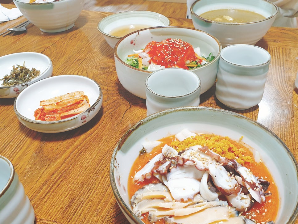 Jeju Travel with a 16-Month-Old: Doduhenyeo's House, Abalone Cold Soup, Sashimi Rice Bowl, and Abalone Porridge - Day 1 photo 13