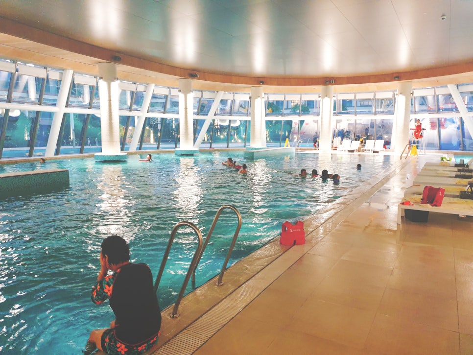 Jeju Travel with a 16-Month-Old: Shinhwa World Indoor Pool, Baby Pool, Day 1 photo 3