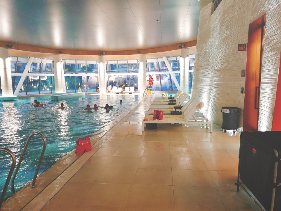 Jeju Travel with a 16-Month-Old: Shinhwa World Indoor Pool, Baby Pool, Day 1 photo 4