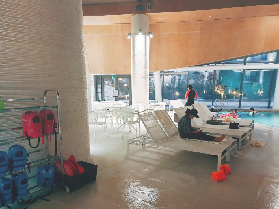 Jeju Travel with a 16-Month-Old: Shinhwa World Indoor Pool, Baby Pool, Day 1 photo 5