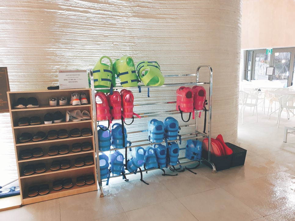 Jeju Travel with a 16-Month-Old: Shinhwa World Indoor Pool, Baby Pool, Day 1 photo 6