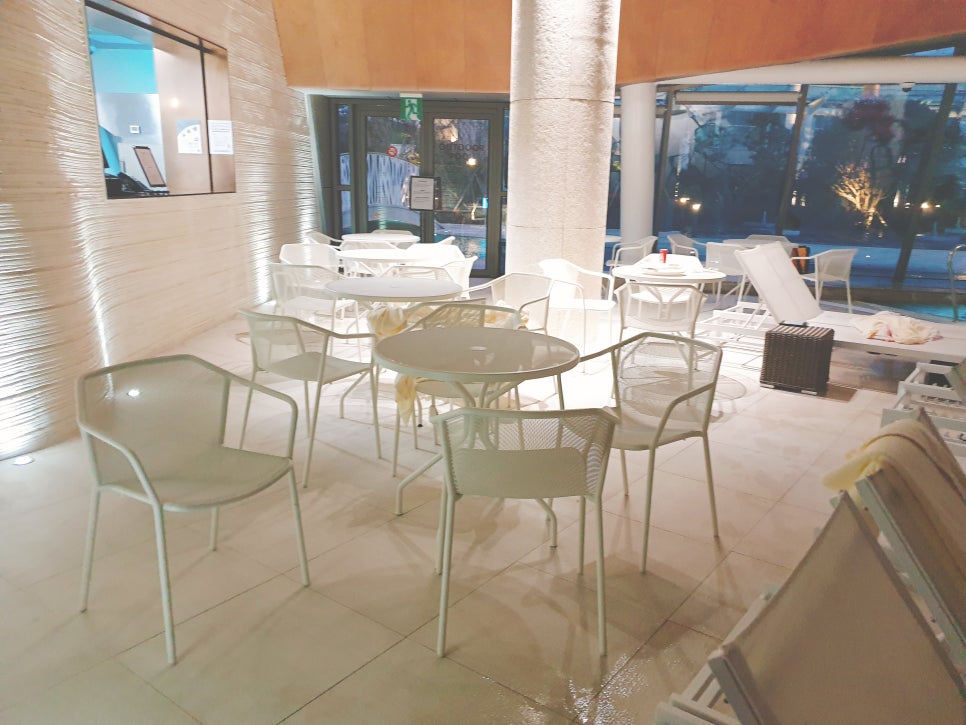 Jeju Travel with a 16-Month-Old: Shinhwa World Indoor Pool, Baby Pool, Day 1 photo 7