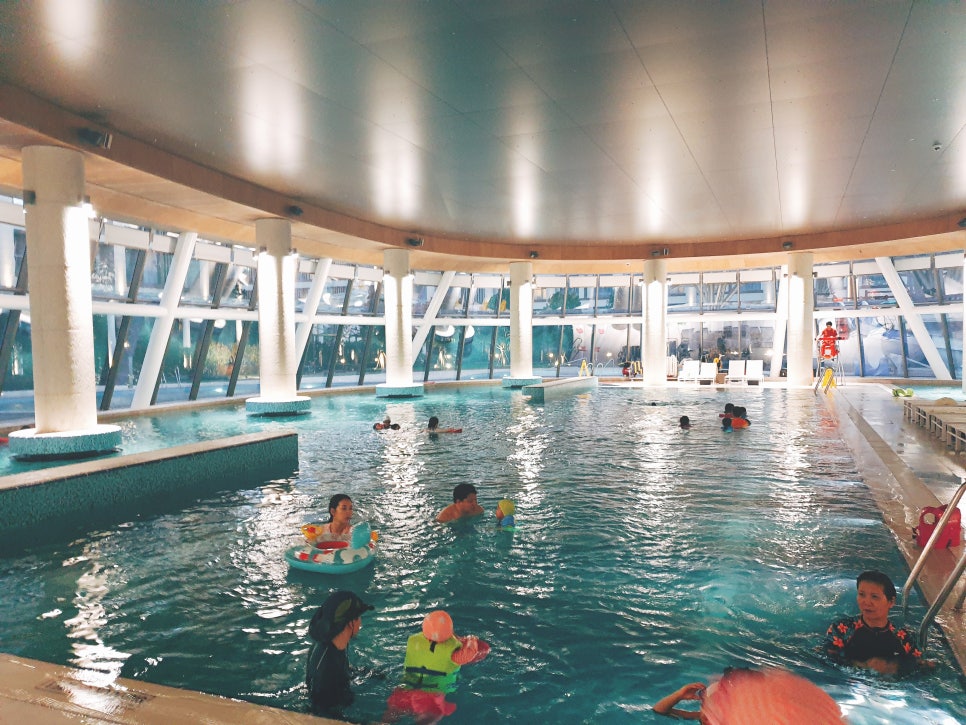 Jeju Travel with a 16-Month-Old: Shinhwa World Indoor Pool, Baby Pool, Day 1 photo 8