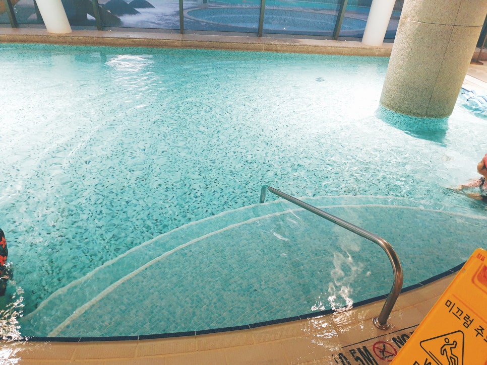 Jeju Travel with a 16-Month-Old: Shinhwa World Indoor Pool, Baby Pool, Day 1 photo 9
