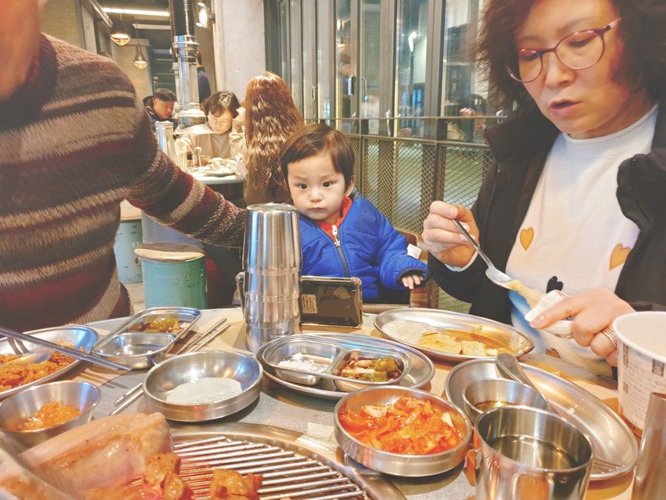 Jeju Travel with a 16-Month-Old: Jeju Shinhwa World, Samgeori Butcher, Jeju Pork, Day 1 photo 12