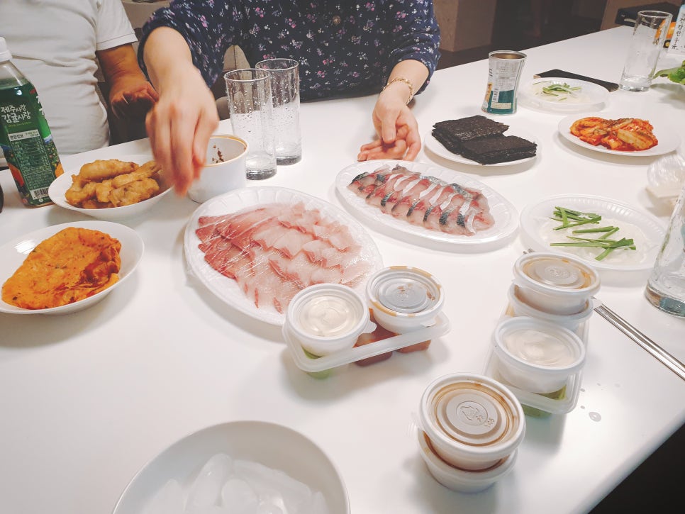 Jeju Trip with a 16-Month-Old Baby: Marado Seafood Restaurant Takeout, Bigeye Tuna and Mackerel Sashimi, Unexpected Hidden Gems, Day 1 photo 3