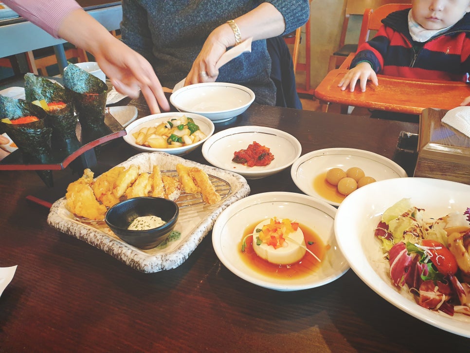 Jeju Travel with a 16-Month-Old Baby: Day 2 at Chunshim's House - Grilled and Braised Hairtail near Shinwa World photo 10