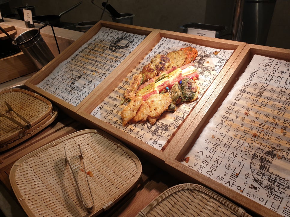 Traveling to Jeju with a 16-Month-Old: A Great Experience at Jeju Shinhwa World Resort's Unlimited Lobster Dining photo 12