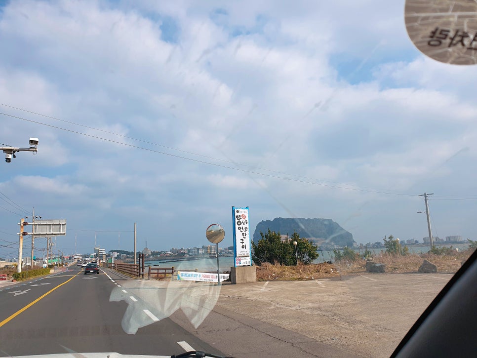 Jeju Travel with a 16-Month-Old: Seongsan Ilchulbong, Horse Meat Burger, and Black Pork Burger at Papaya photo 2
