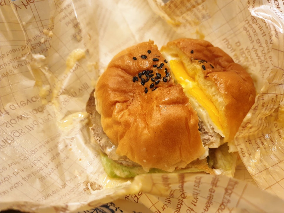 Jeju Travel with a 16-Month-Old: Seongsan Ilchulbong, Horse Meat Burger, and Black Pork Burger at Papaya photo 18