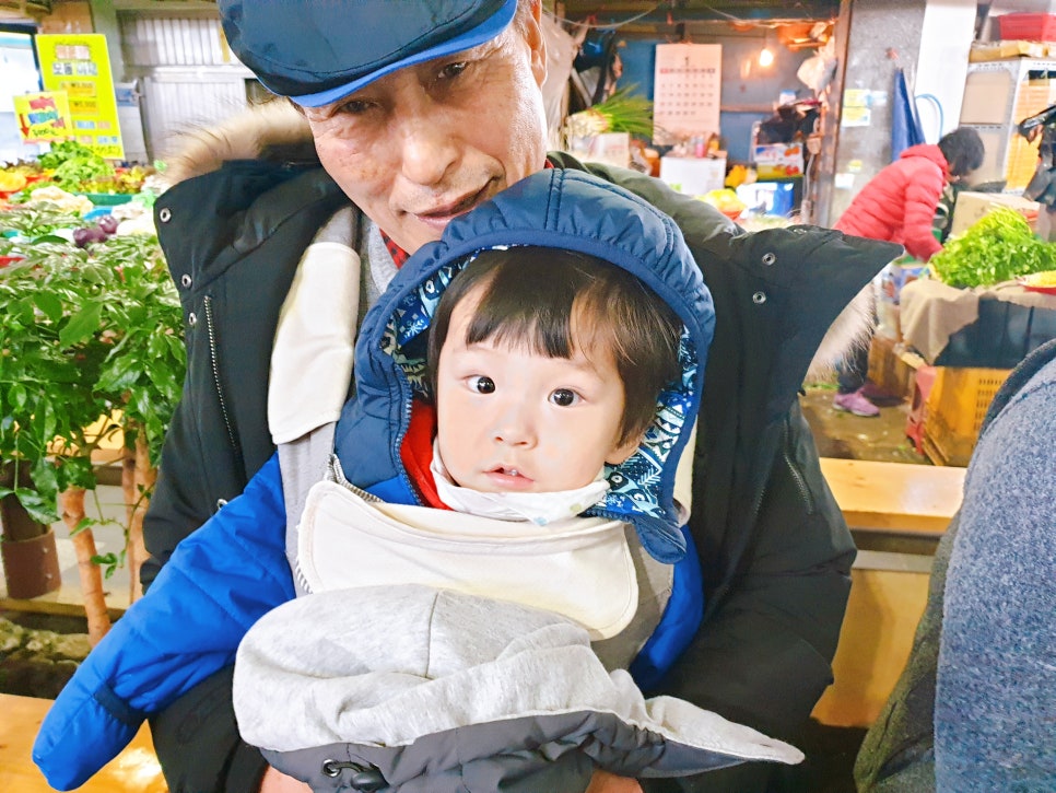 Traveling to Jeju with a 16-Month-Old: Olle Market, Manong Chicken, Octopus Bread, and Black Pork Guo Ba Rou photo 6