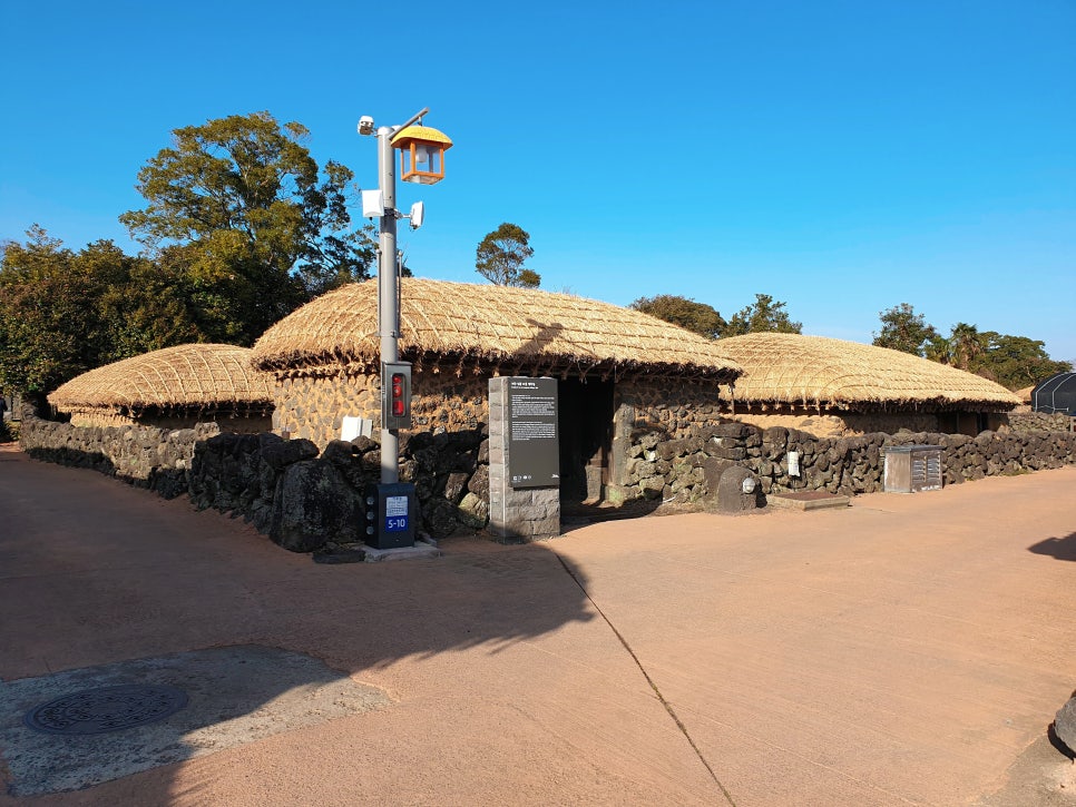 Traveling to Jeju with a 16-Month-Old Baby: Exploring Seongeup Folk Village photo 13