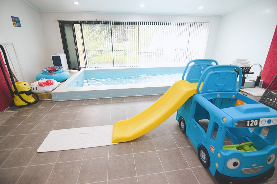 Warm Heated Pool at Gangwon-do Kids Pool Villa Pendant House photo 6