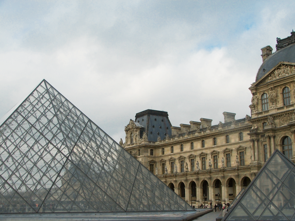 Travel to France: Louvre Museum photo 2