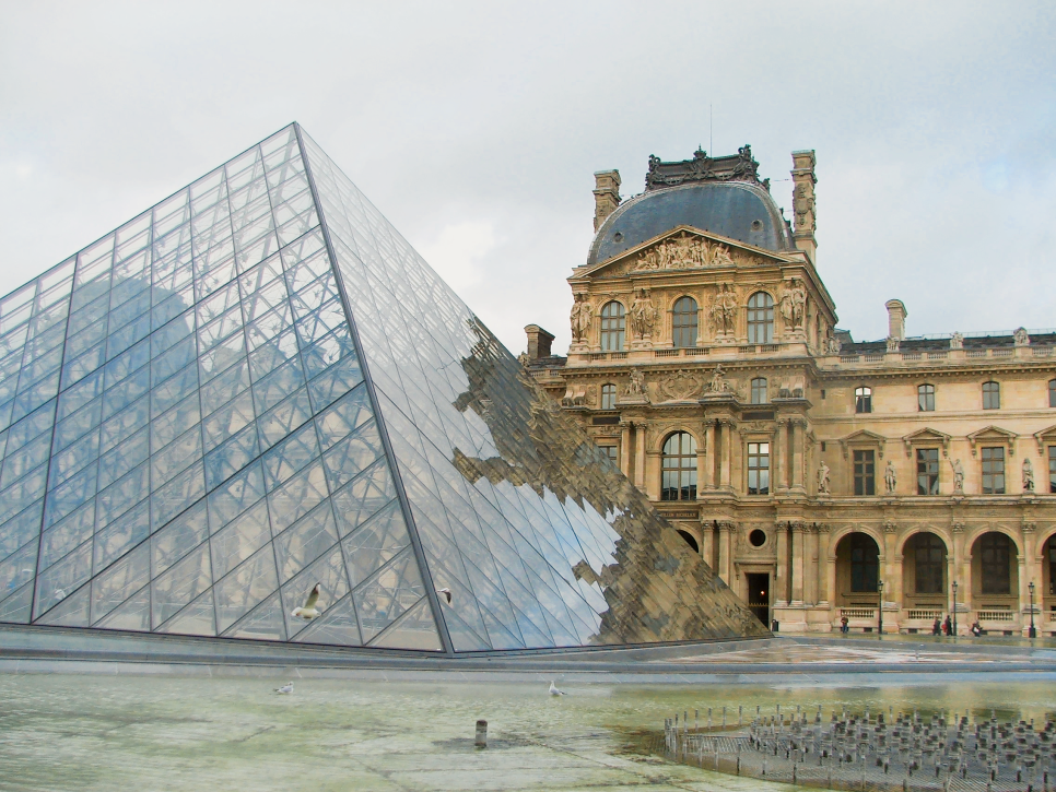 Travel to France: Louvre Museum photo 3
