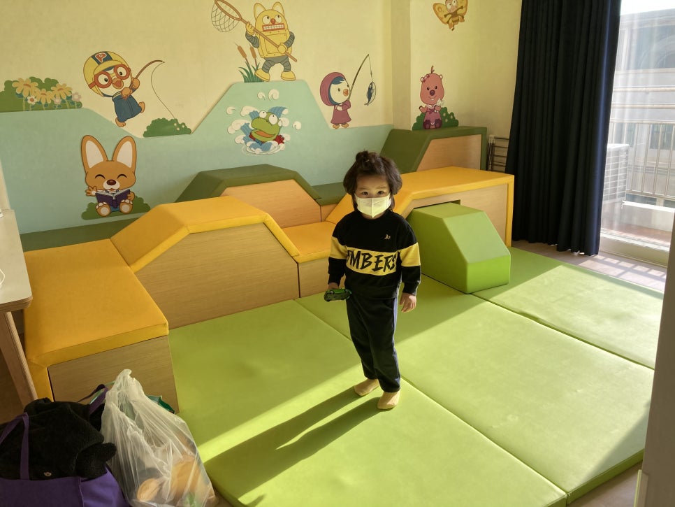 Daechon Hanwha Resort Paros Pororo Read Room Travel with Kids