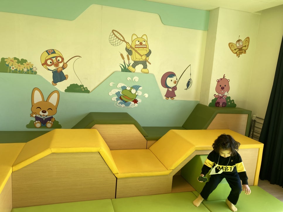 Daechon Hanwha Resort Paros Pororo Read Room Travel with Kids photo 11