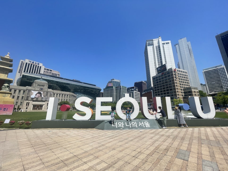 Children's Day Seoul Tour: City Hall Plaza, Deoksugung Palace, Doldam Kong Banana Crepe, City Tour Bus photo 3