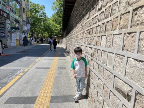 Children's Day Seoul Tour: City Hall Plaza, Deoksugung Palace, Doldam Kong Banana Crepe, City Tour Bus photo 5