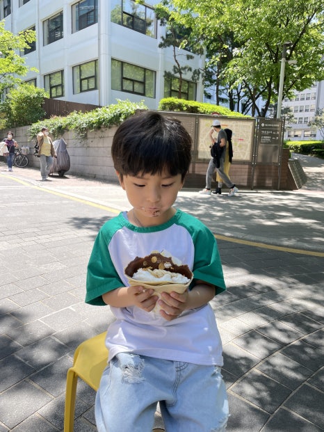 Children's Day Seoul Tour: City Hall Plaza, Deoksugung Palace, Doldam Kong Banana Crepe, City Tour Bus photo 9