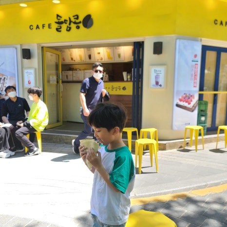 Children's Day Seoul Tour: City Hall Plaza, Deoksugung Palace, Doldam Kong Banana Crepe, City Tour Bus photo 11