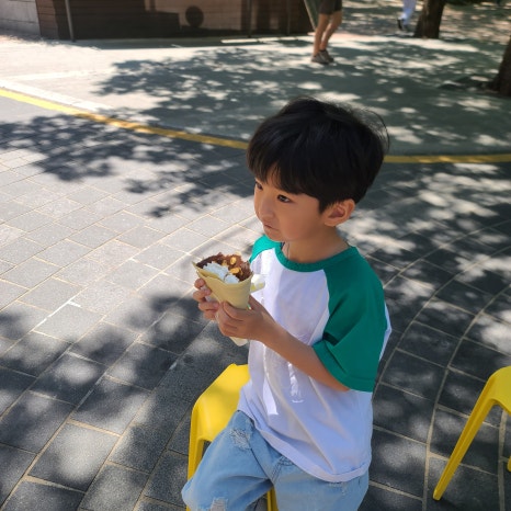 Children's Day Seoul Tour: City Hall Plaza, Deoksugung Palace, Doldam Kong Banana Crepe, City Tour Bus photo 12