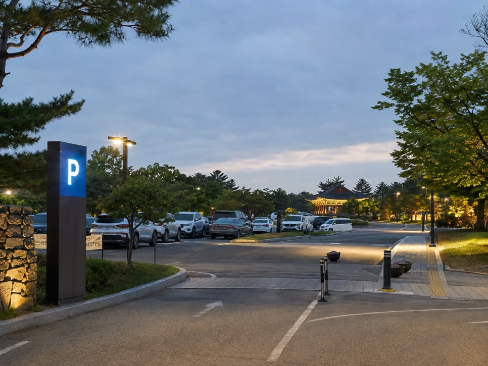 Donggung Palace and Wolji Pond parking lot