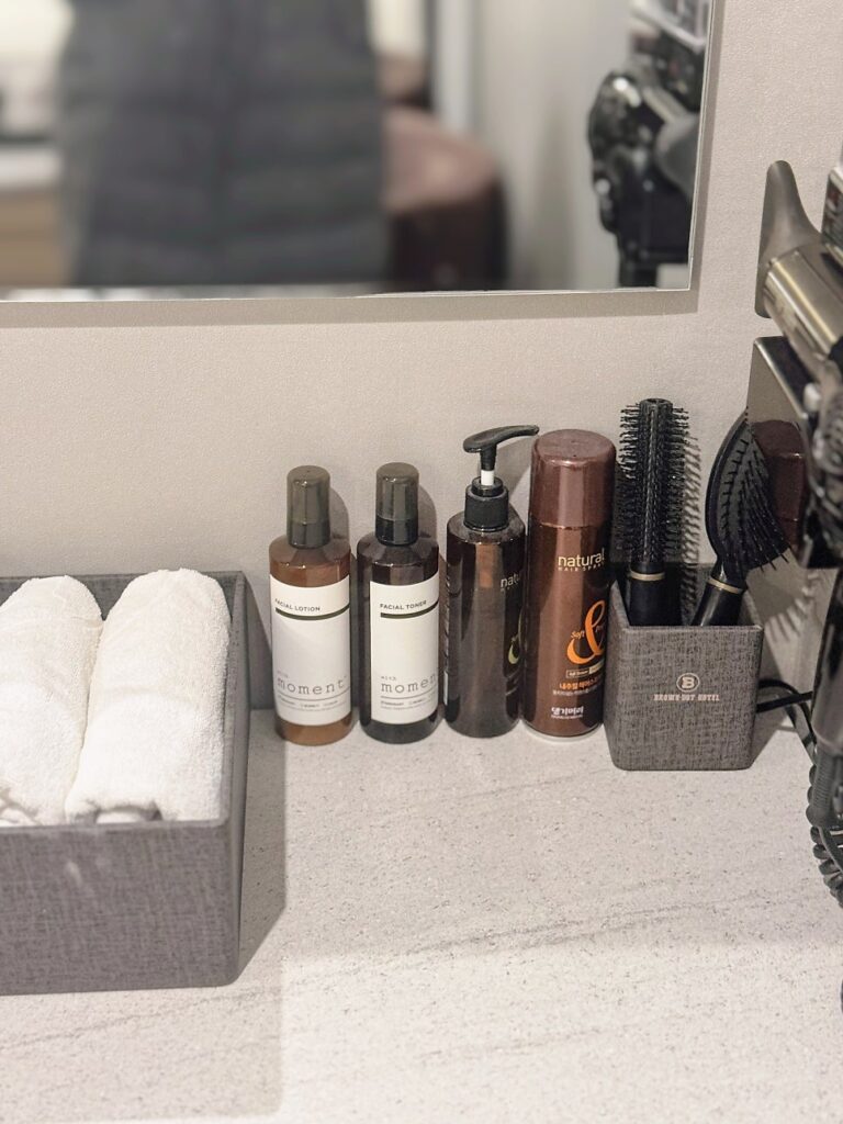 브라운도트 호텔 동송점 고데기에 대형 텔레비전까지? '몸만 와도 되는' 객실