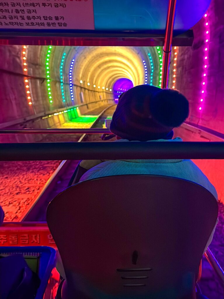Lit tunnel