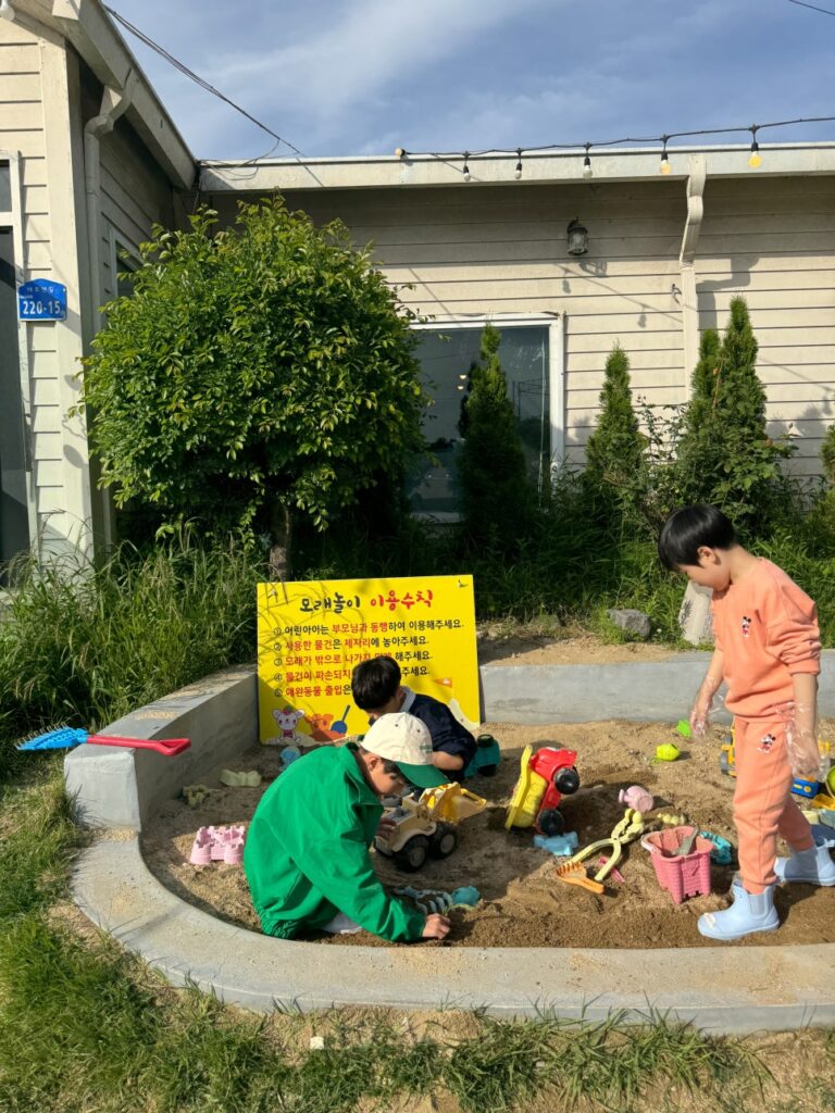 Kids in the sandpit