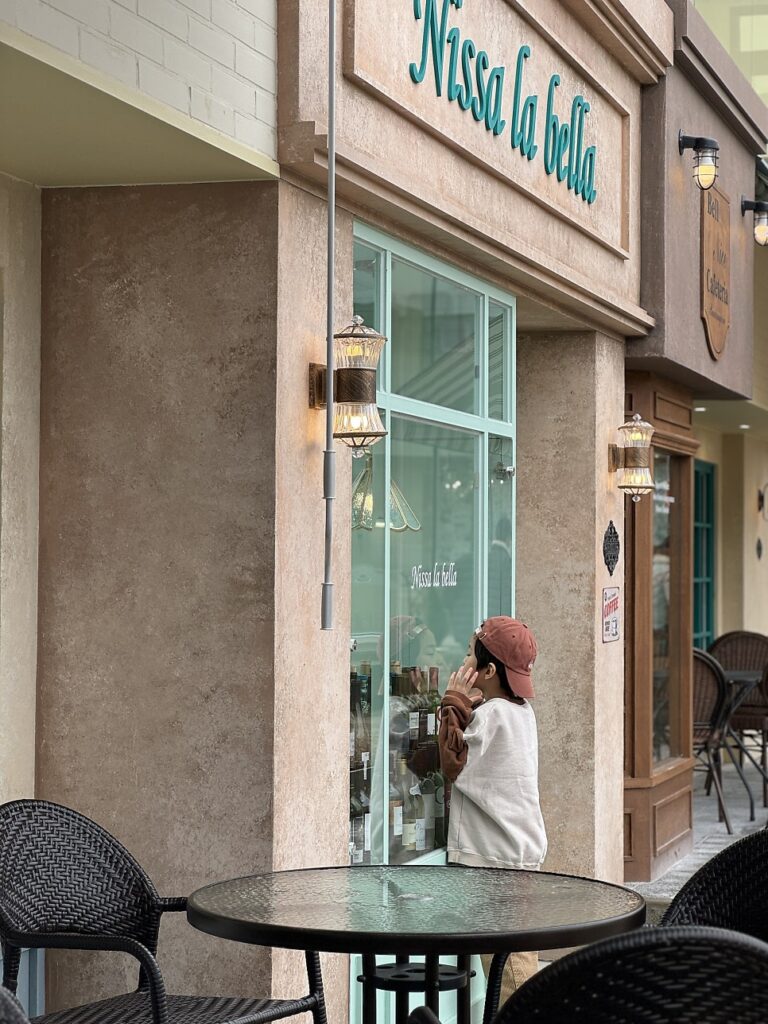 Atnyce Cafe Cheonan fountain
