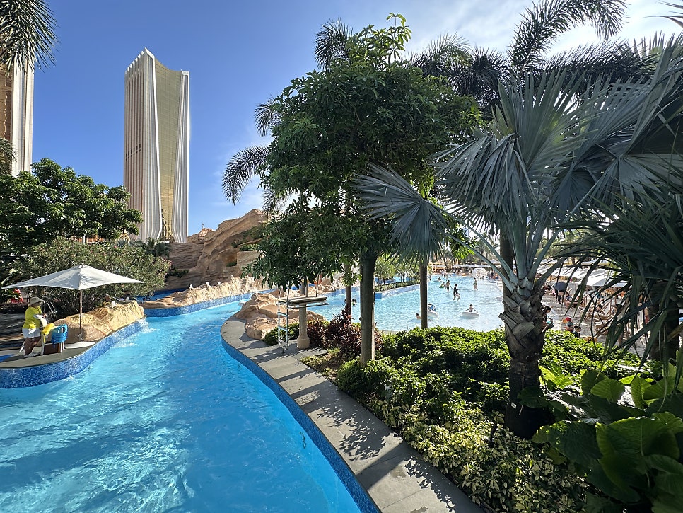 Grand Resort Deck