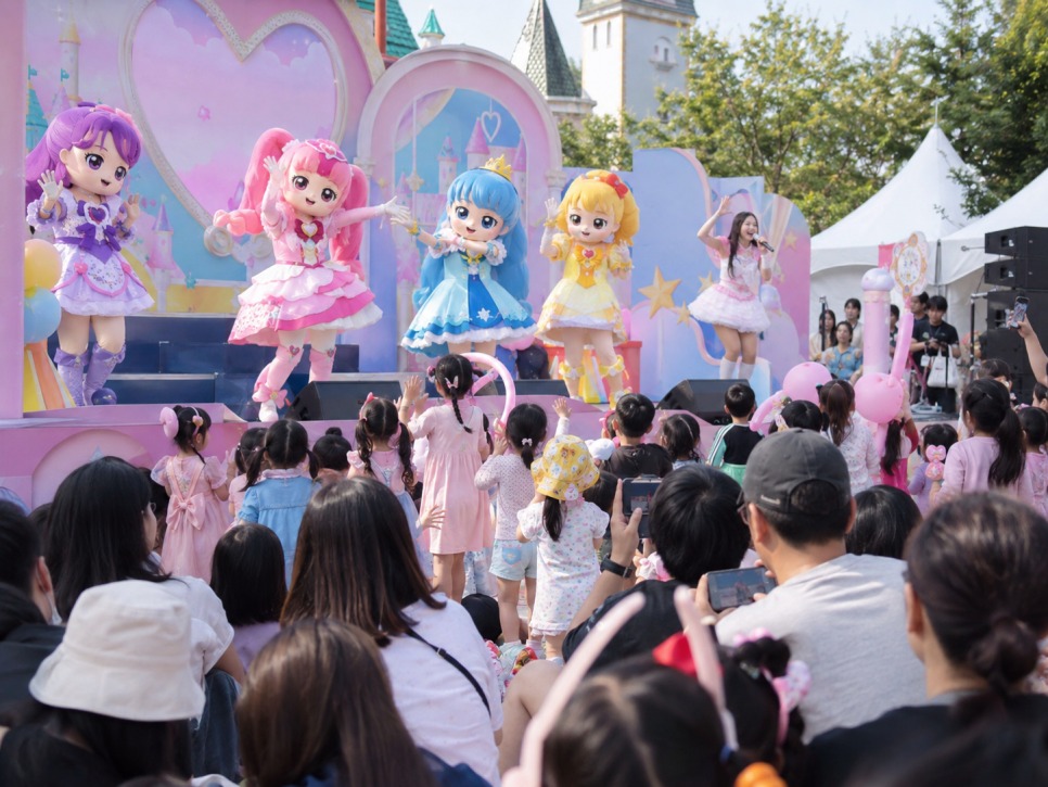Catch! Teenieping sing-along show stage