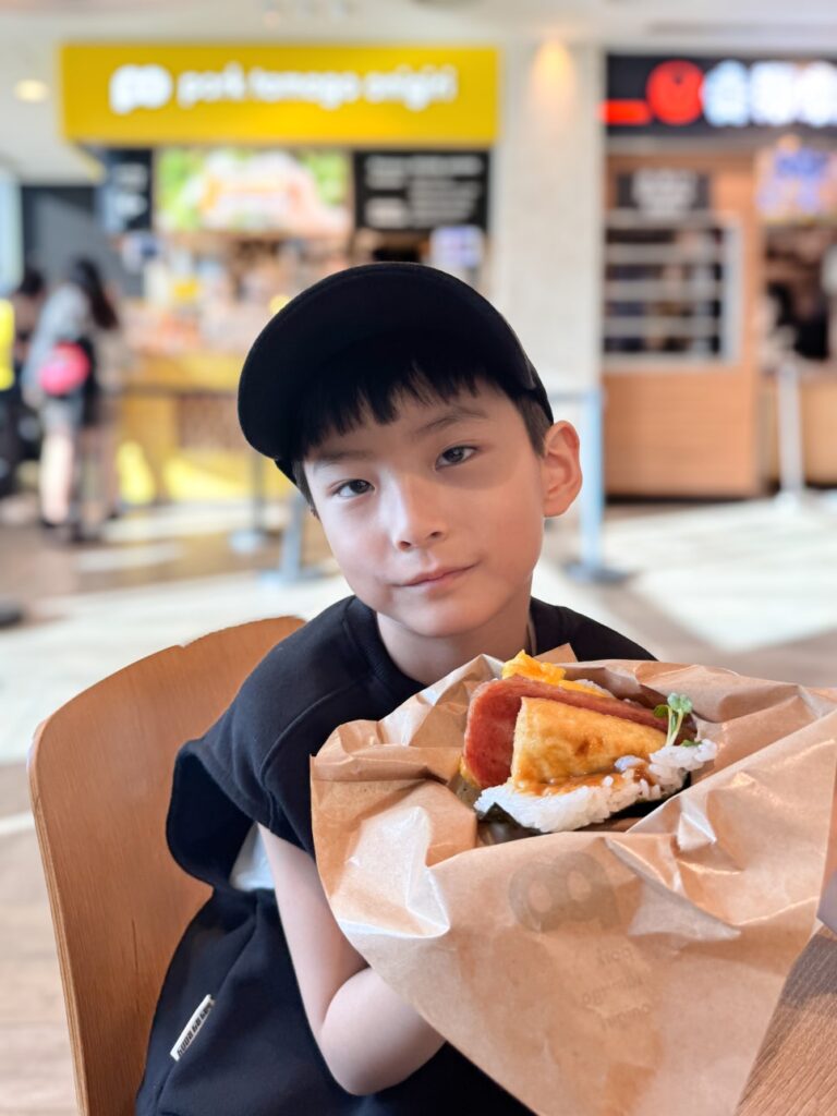 나하공항 포크타마고 줄 서서 먹는 이유 – 단순하지만 완벽한 조합
