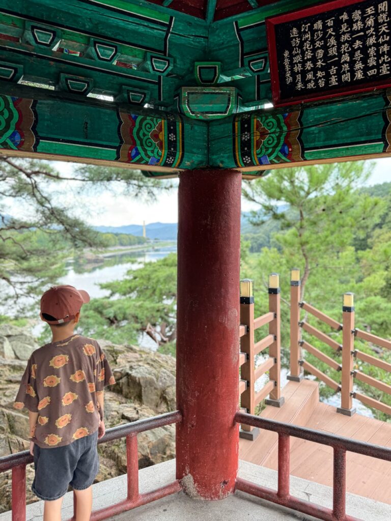 영동 강선대 영동 강선대, 금강 위에 세워진 신선의 정자