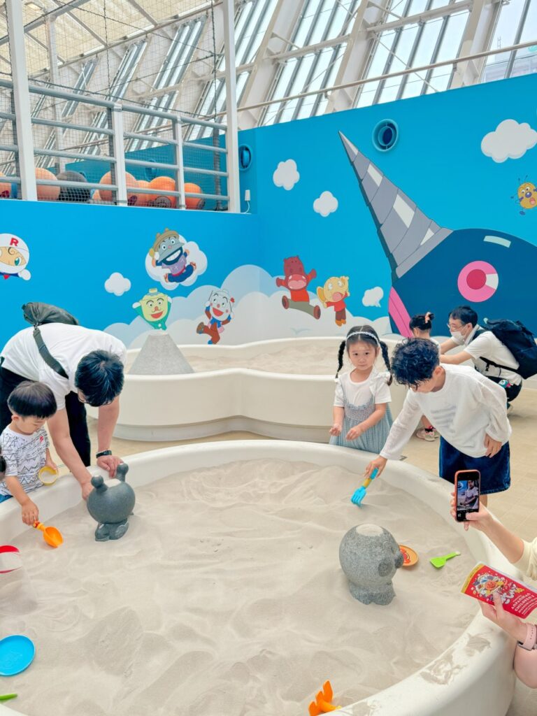 Ball pit