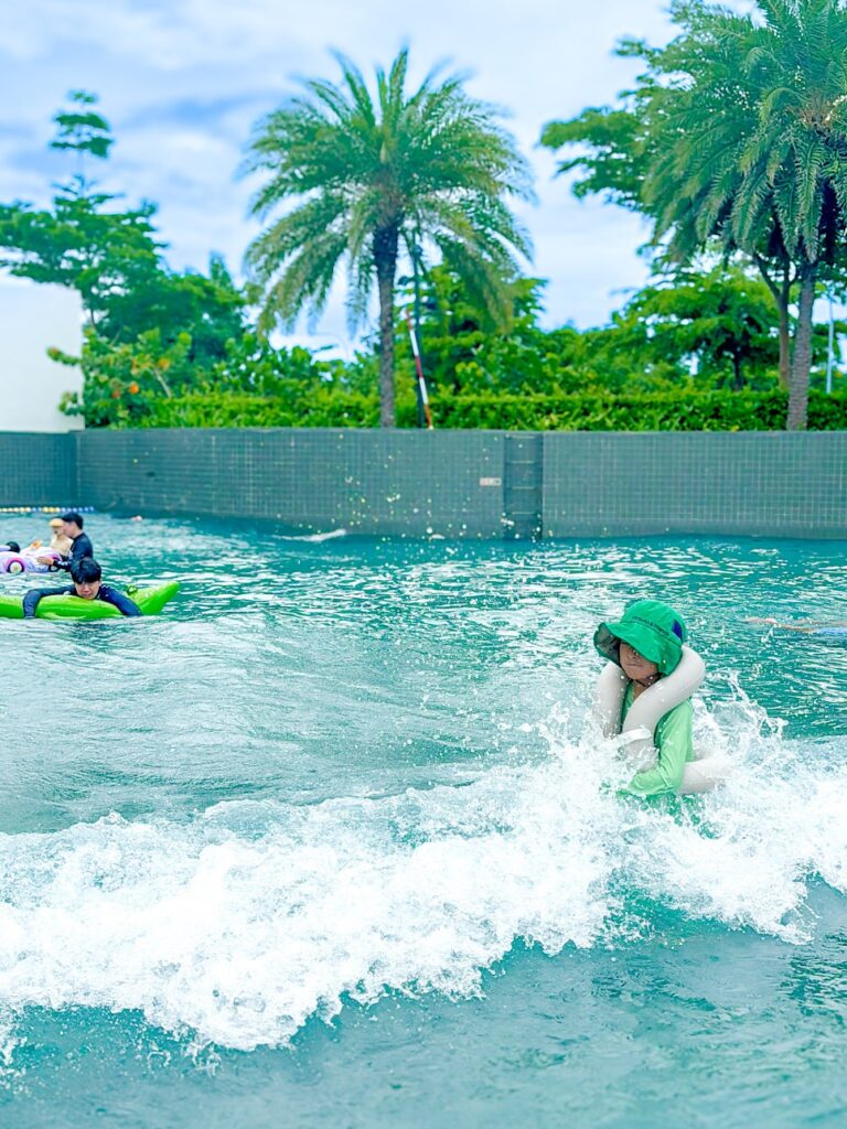 Wave pool