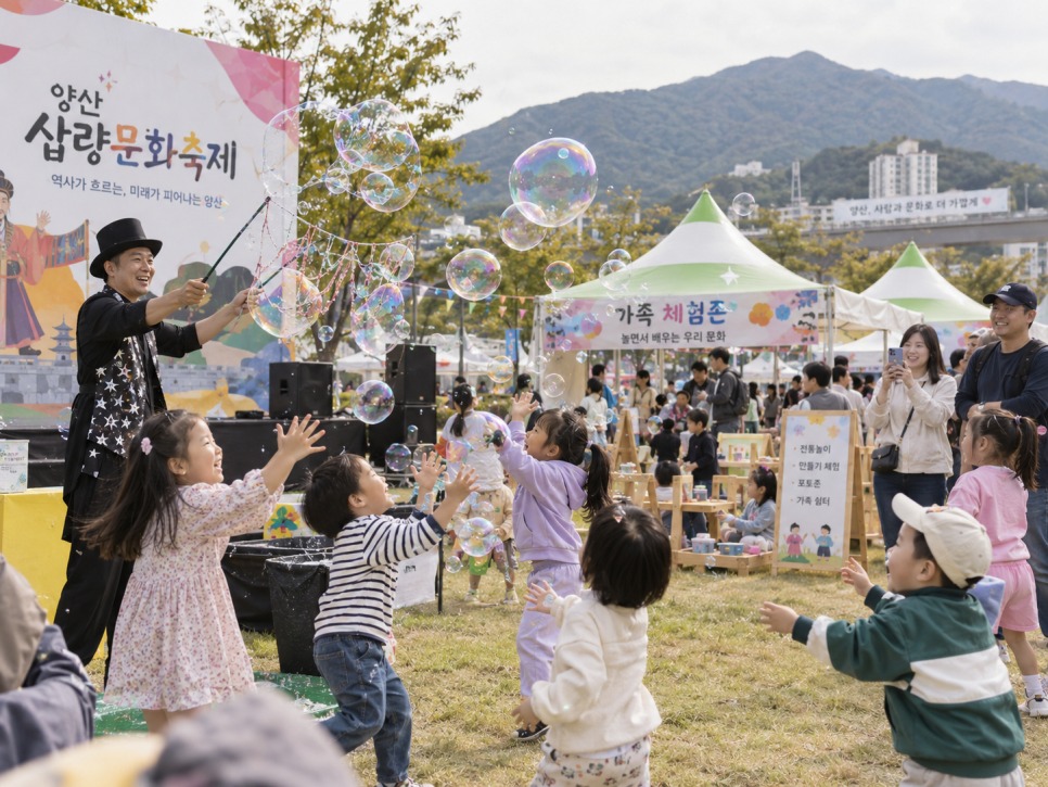 Families enjoying the festival's closing day