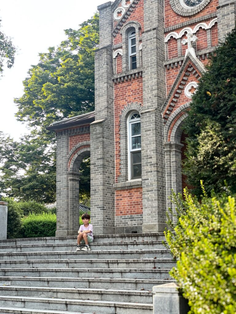 공세리성당 고요와 장엄함이 공존하는 천안아산의 랜드마크