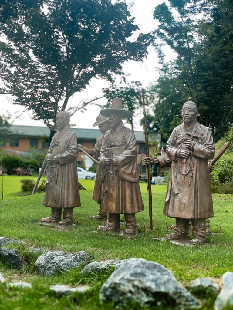 공세리성당 인생샷 명소로 떠오른 공세리성당의 세 가지 장면