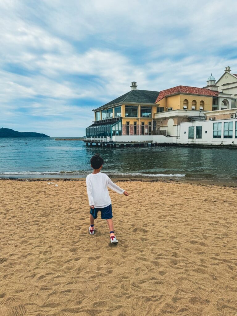 Momochi beach