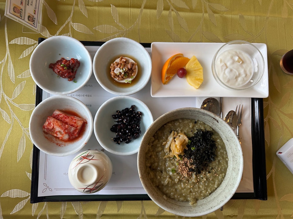 Breakfast buffet