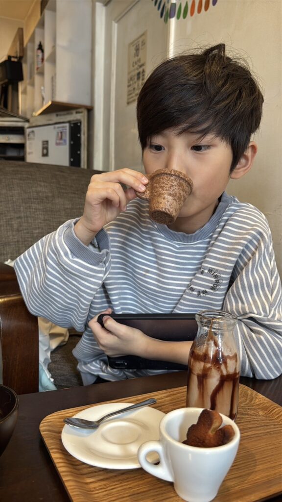 게이한 패스 덴마바시역, 얼 제이 카페