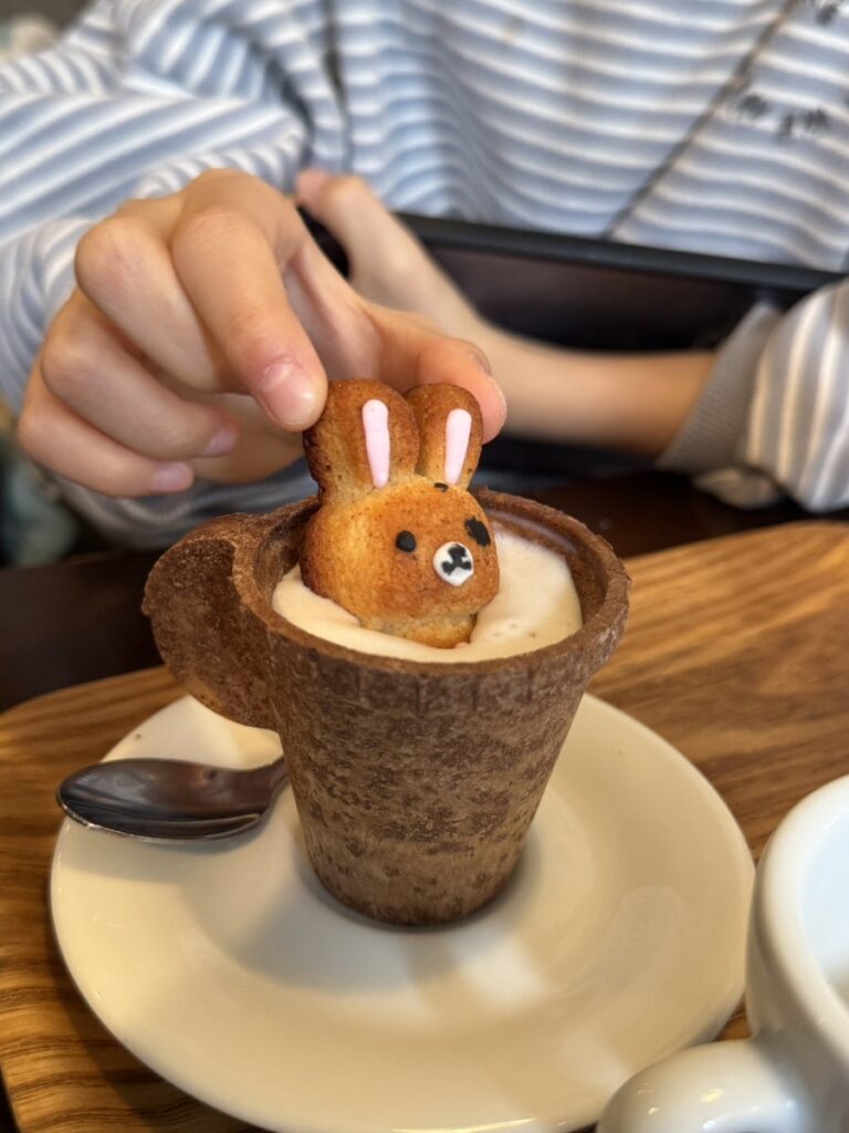게이한 패스 덴마바시역, 얼 제이 카페
