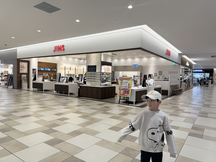 JINS store